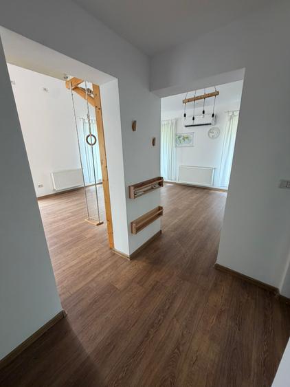 Casa individuala lux curte mare
