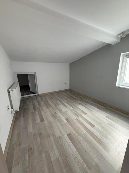 Apartament 4 camere, 100 mp (împartit în 2 ap. decomandate), zona 1 Mai