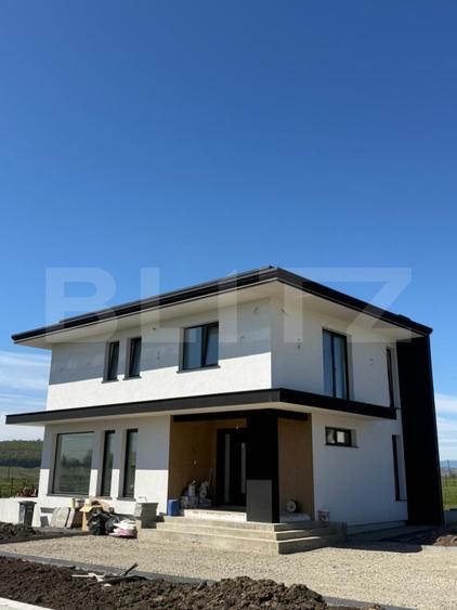 Casa superba, 5 camere, 126 mp, 6 ari teren, zona Patrauti