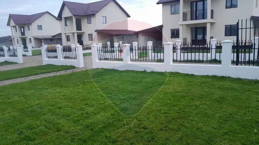 Casă / Vilă noua P +1 cu 4 camere de vânzare| Acces A3 | Teren 400 mp