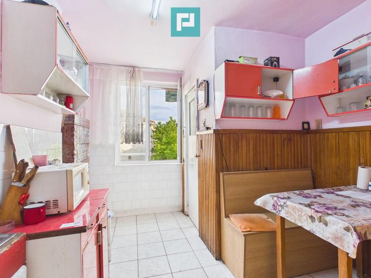 Apartament cu 3 camere zonă centrala în Lipova
