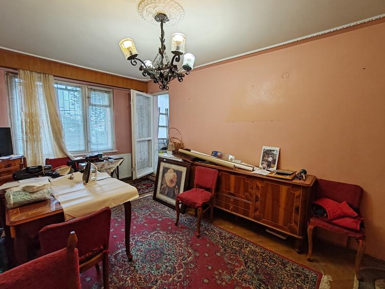 Apartament 3 camere liber la vanzare zona Vlahuta