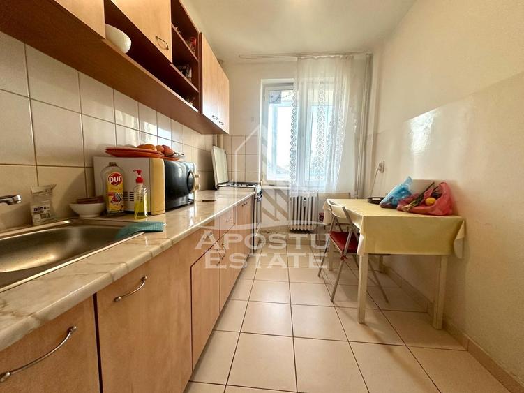 Apartament cu 2 camere de vanzare, lift, zona Centrala, Timisoara