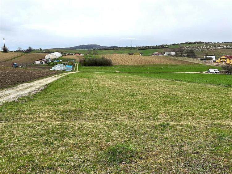 Teren extravilan zona lac Sigmir utilitati