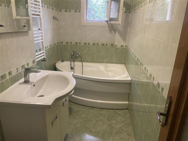 Apartament 3 camere , zona supermarket Lidl (fosta Autogara)et 1 din 3 , 81 mp , - 15