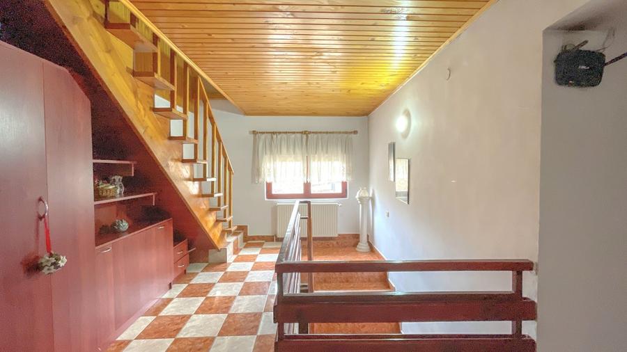 Casa cu garaj si teren de 490 mp in zona de case Bartolomeu-Brasovul Vechi