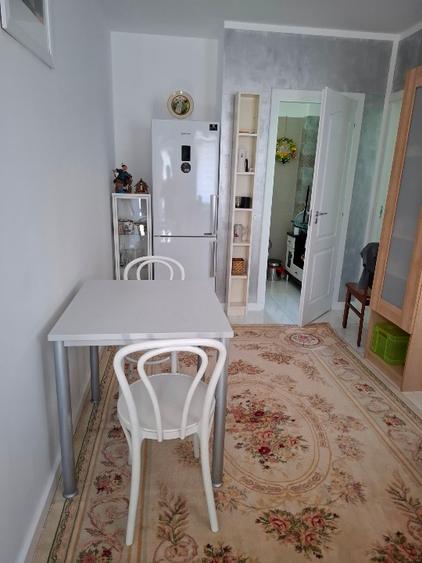 Apartament la curte cu loc de parcare