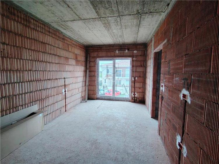 DUPLEX SPATIOS - ASFALT - POSIBILITATE CARPORT - 6