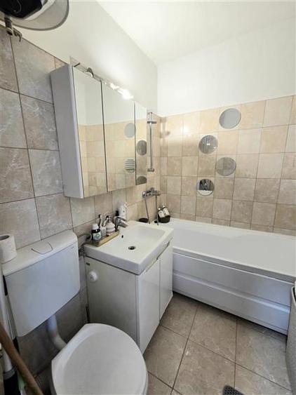 Apartament 3 Camere, Semidecomandat, Zona Dacia