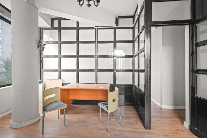 Executive Corner Office | Tavan Inalt, Ferestre Mari | Gara de Nord