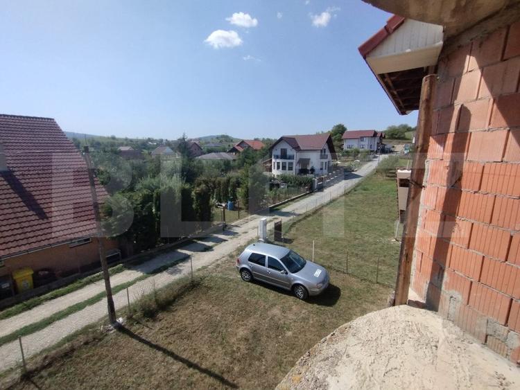 Casa la rosu,200mp,2 nivele,500 mp teren imprejmuit,zona Sigmir