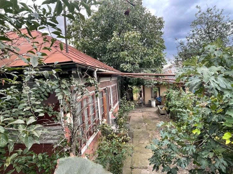 Casa si teren de 2368 mp , Zona Calea Bucuresti