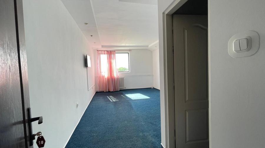 HOTEL DE INCHIRIAT CU 14 CAMERE SI PARCARE BORS E60