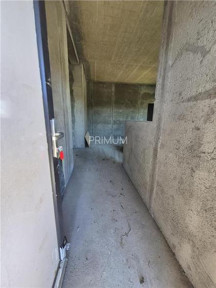 Duplex despartit prin baie - aproape de centura - toate utilitatile - 10