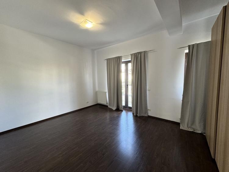 Vila tip duplex, complex inchis, spatii generoase si luminoase