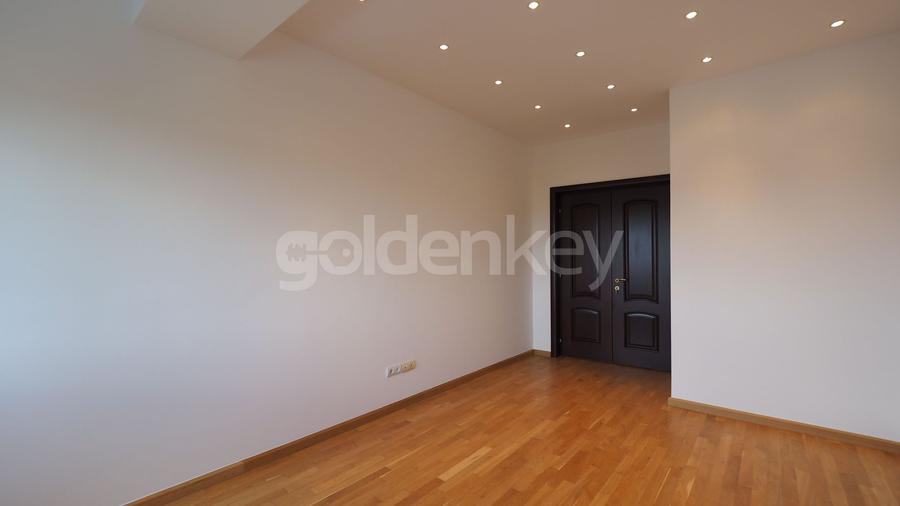 Apartament spatios cu 4 camere, vedere frumoasa