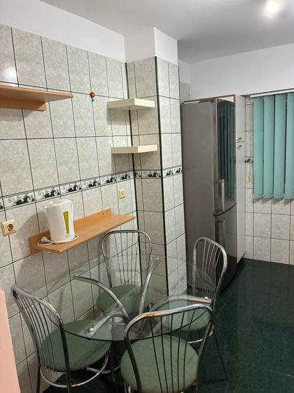 Apartament cu 3 cam, decomandat, 85mp utili, Bd. Decebal langa Piata Alba Iulia
