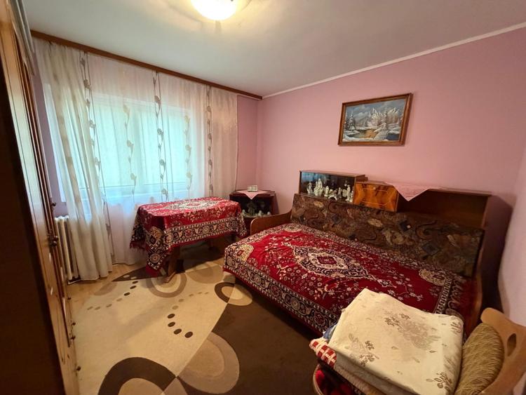 Apartament 3 camere, etaj intermediar, Radauti