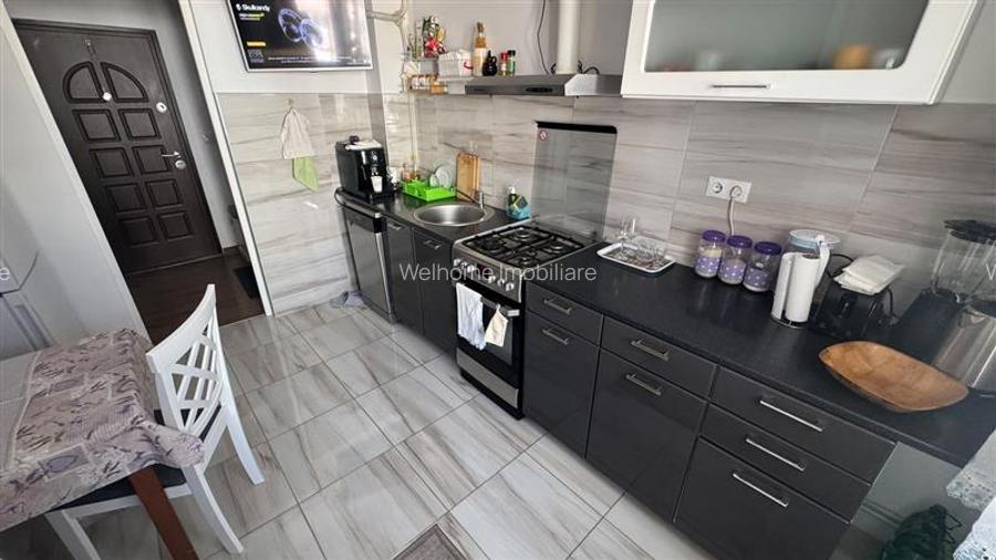 2 camere, 50 mp + 2 balcoane ?i pivni?? de 10 mp