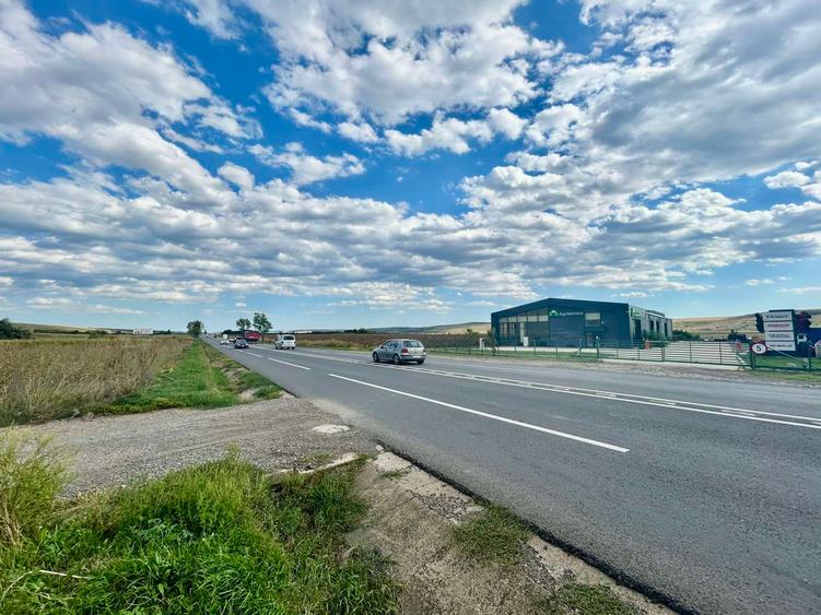 Teren 1.5 HA deschidere 155 m la E85 DN28 nod Autostrada Moldovei A8 intrare Letcani