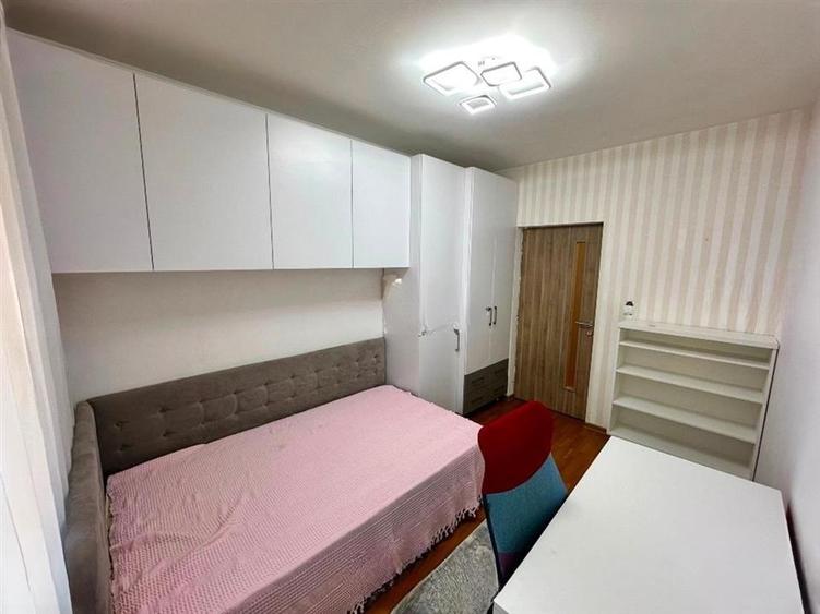 Apartament de vanzare 3 camere / boxă / loc de parcare - Valea Lupului