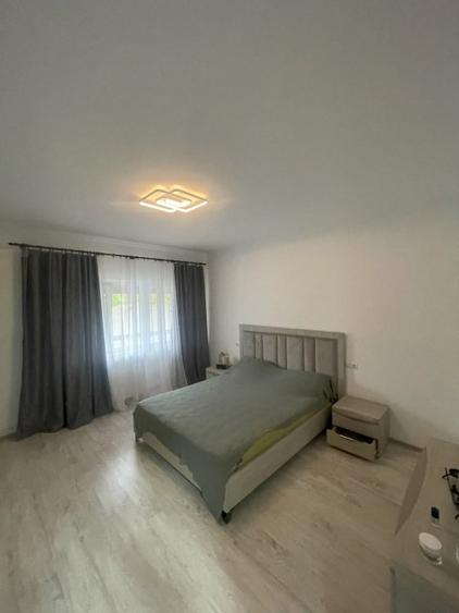 Duplex de vanzare, 2 unități, 8 camere, 300 mp, zona centrala
