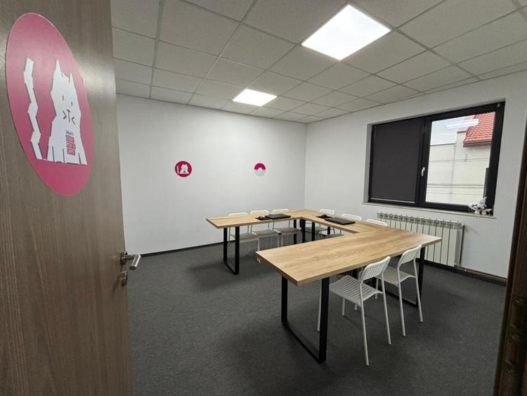 Spațiu de birouri central – 3 încăperi (open space 60 mp) + parcare