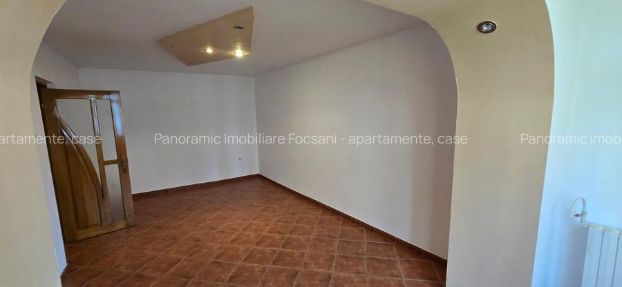 2 camere de vanzare , etaj superior, central  Focsani - 8