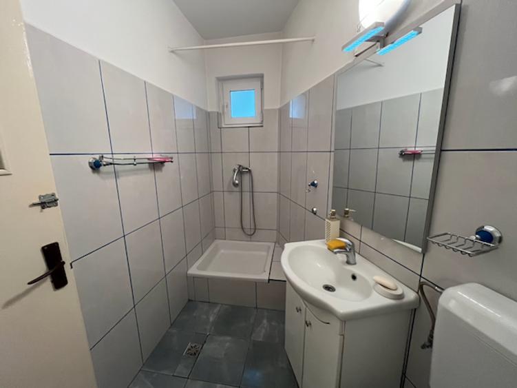 2 camere parter Calea Victoriei-Moxa, ideal birou, cabinete