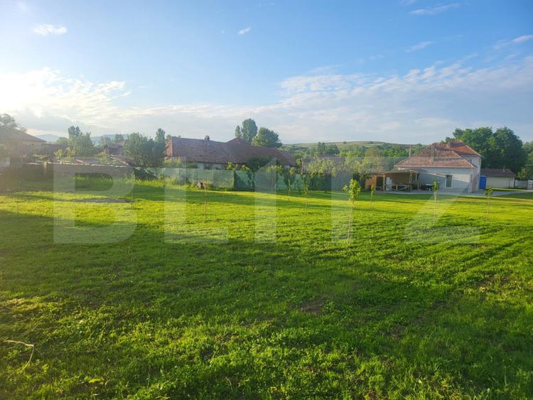 Casă cu 5 camere și spațiu comercial, teren 4079mp, zona Stremț - Teius