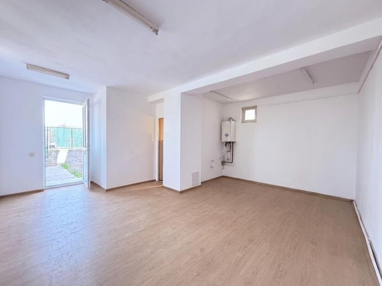 Birou la casa, 20 mp, parcare, zona Ambient, aproape de aeroport