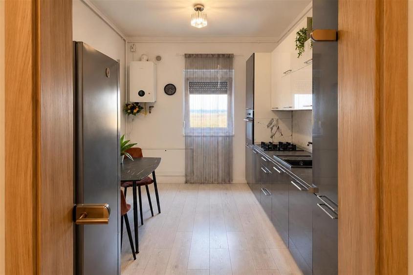 Apartament 3 camere decomandat balcon parcare zona Arhitectilor