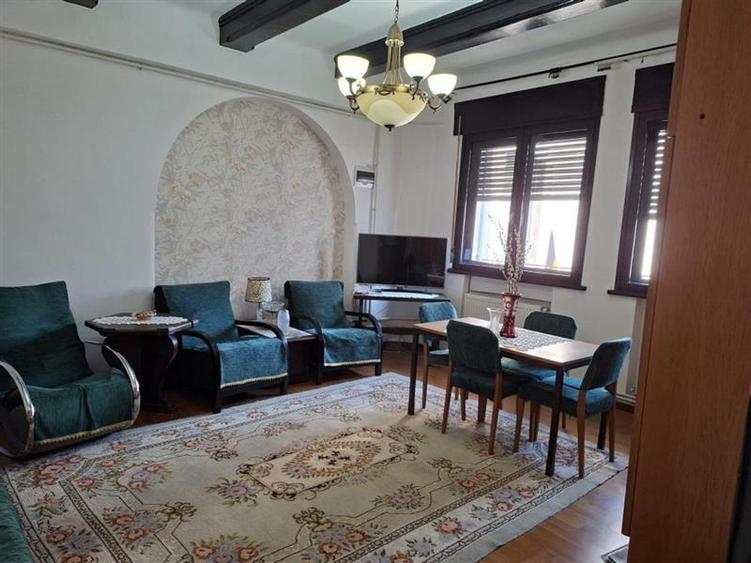 Apartament 3 camere in vila, etajul 1/S+P+1+M, zona Stefan cel Mare