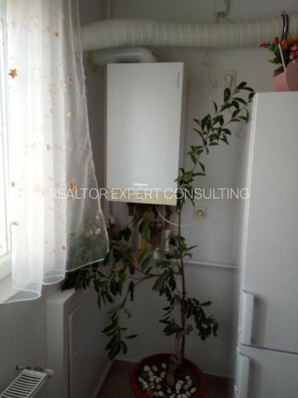 Apartament 2 camere decomandat, etaj 3, centrala, Piata Tomis III - 5