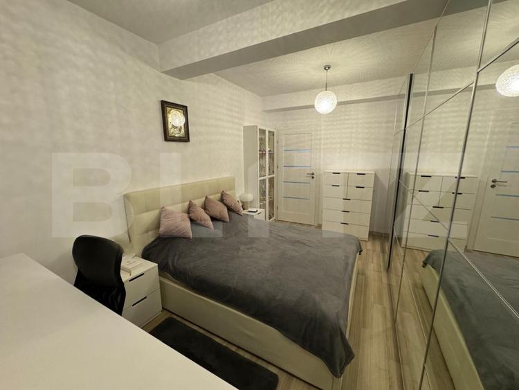 Apartament de vânzare, cu 3 camere, mobilat și utilat