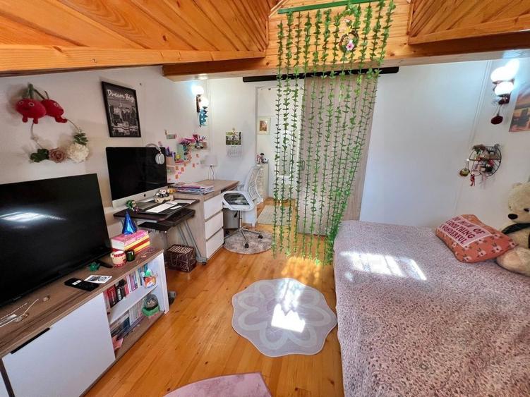 Casa 3 camere 80 mp utili curte comuna si balcon 3,75 mp în Ștrand