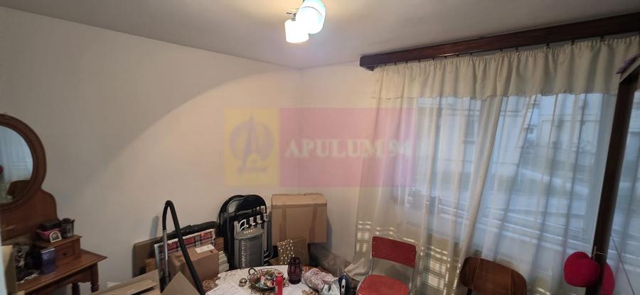 Apartament cu 3 camere de vanzare in Campina