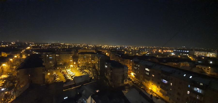 Închiriez apartament cu 3 camere și garaj