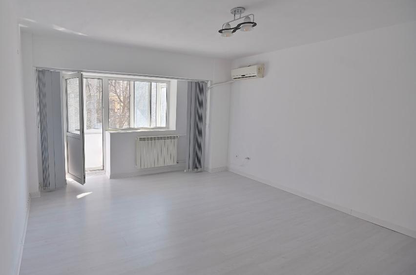 UNIRII,locatie exceptionala fix in Rond ALBA IULIA,monolit,stradal pe DECEBAL