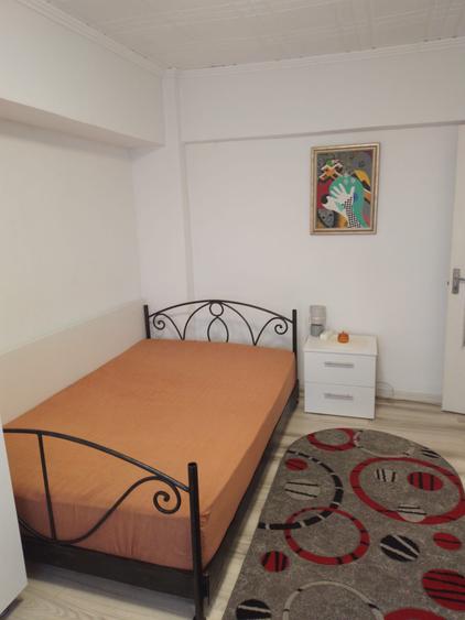 Dristor, garsoniera, 300 euro, 3 min metrou , mobilata , utilata
