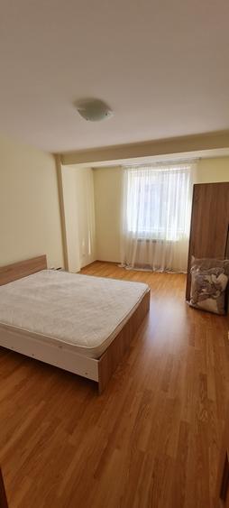 Vand apartament 3 camere foarte spatios