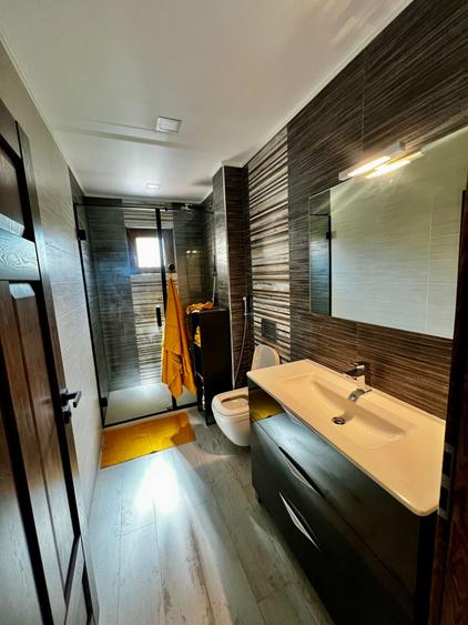 Apartament 2 camere,ultrafinisat, etaj 1, parcare, zona Closca Cetate