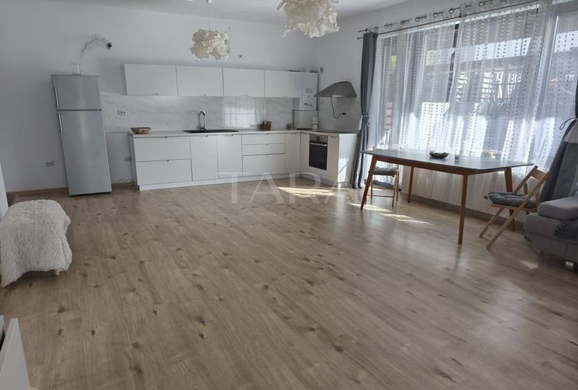 Casă spațioasă, renovată complet, într-o zonă liniștită
