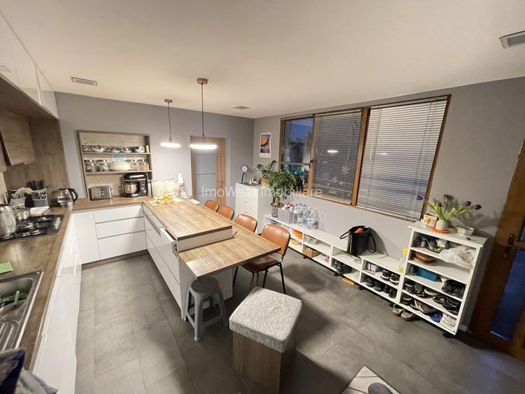 Casa S+P+E+M | 605 mp utili | 10 camere | 3 bucatarii | 4 bai | 3 terase | Garaj