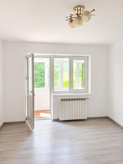 Apartament cu 3 camere semidecomandat – Zona Primăverii, Botoșani | Etaj 2