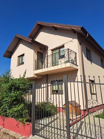 Vila individuală P+ 1, 4 camere,2 bai,foișor Safiruli
