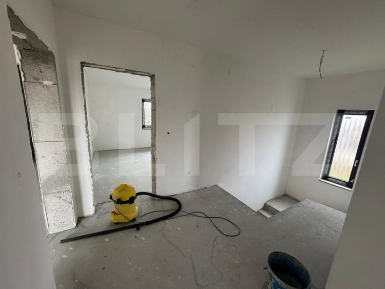 Casa de vanzare semifinisata 167MP, teren 960 mp, in Lazuri