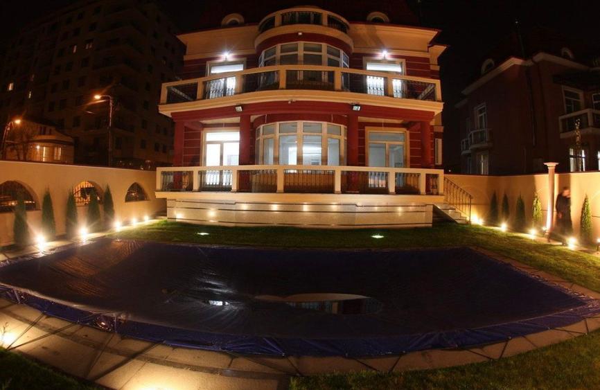 VILA DE LUX CU PISCINA IN ZONA HERASTRAU
