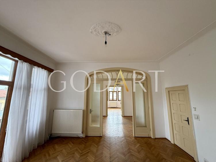 Apartament in vila interbelica | singur pe etaj