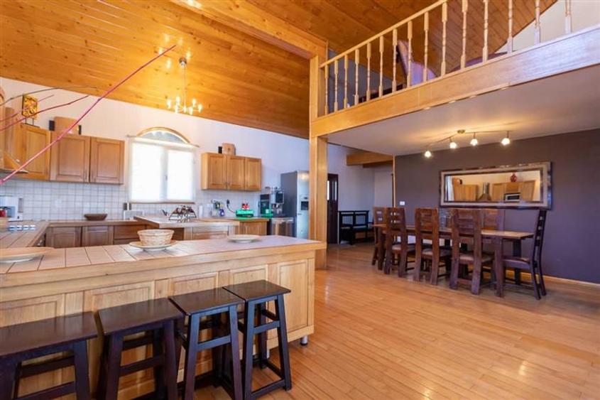 Exclusivitate! Colt de Rai: Casa cu arhitectura deosebita, cu acces direct la ra